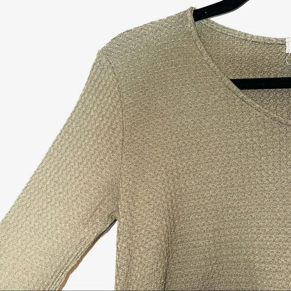Altar’d State Olive Green Waffle Knit Asymmetrical Hem Top Small Women’s - Picture 3 of 11